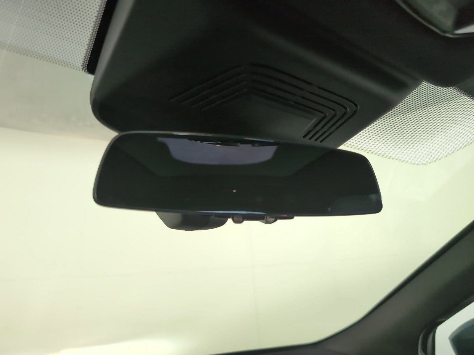 Used 2025 BMW iX xDrive50 w/ Premium Package image 17