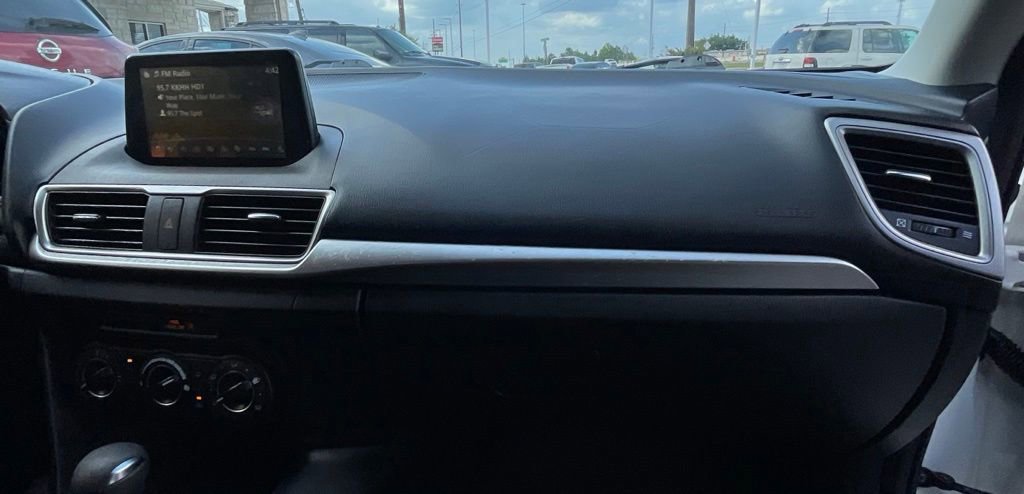 Used 2018 MAZDA MAZDA3 Sport w/ Preferred Equipment Package FWD image 31