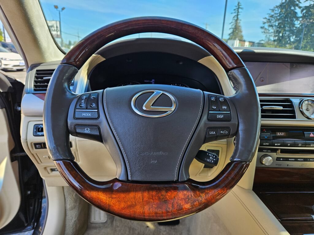 Used 2013 Lexus LS 600h L w/ Executive-Class Seating Pkg AWD/4WD image 24