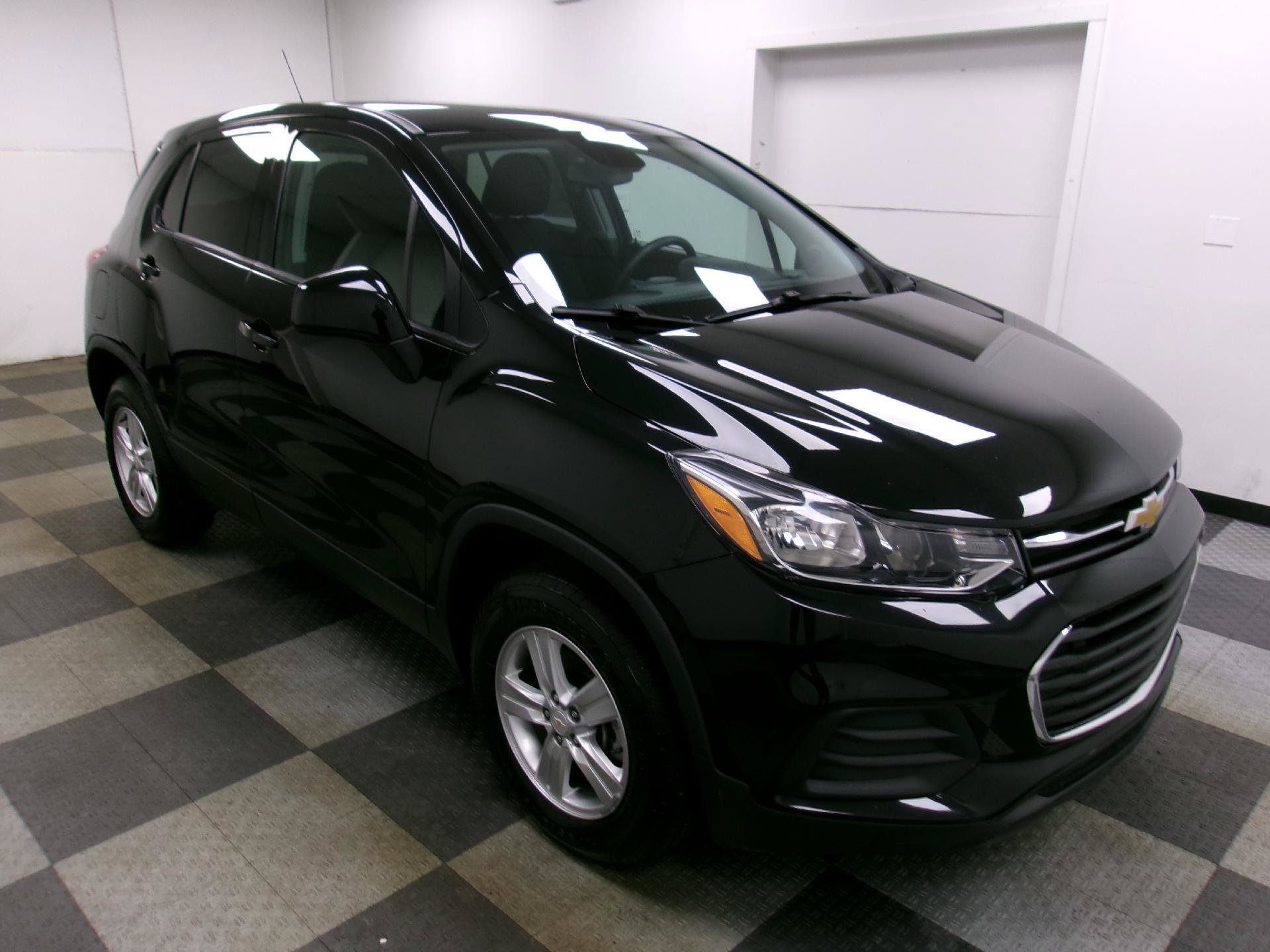Used 2022 Chevrolet Trax LS w/ Tint and Cruise Package AWD/4WD image 13