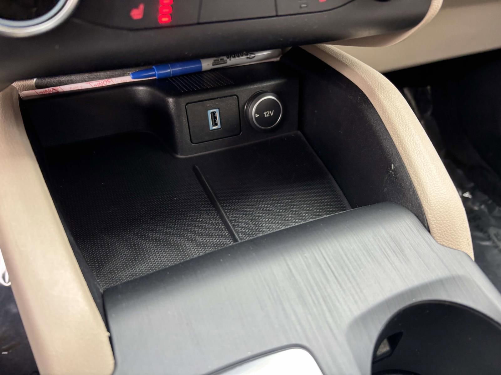 Used 2020 Ford Escape SE image 25