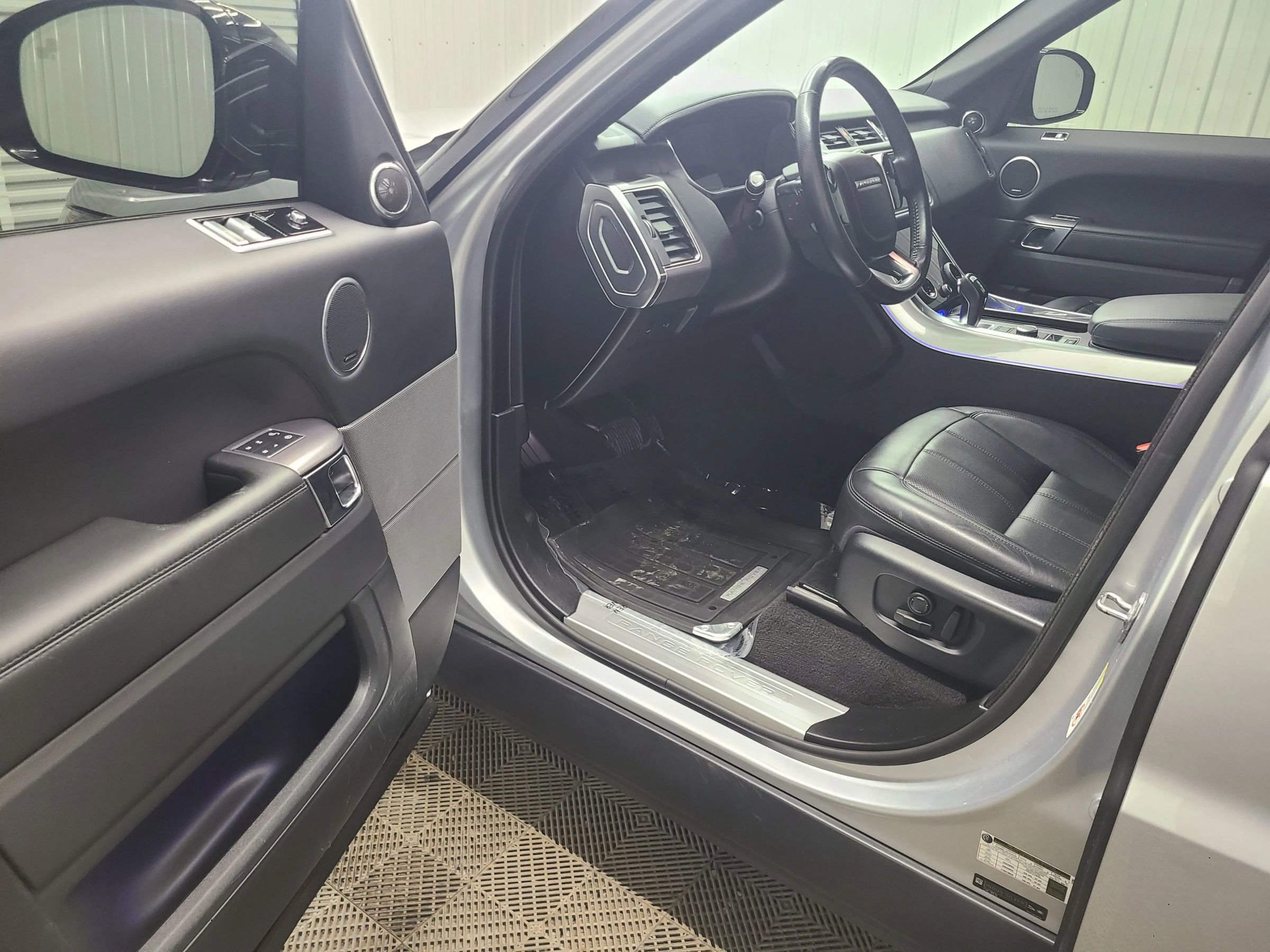 Used 2018 Land Rover Range Rover Sport HSE image 21