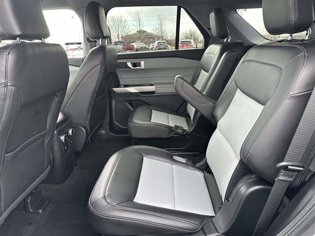 Used 2024 Ford Explorer XLT w/ Equipment Group 202A AWD/4WD image 12