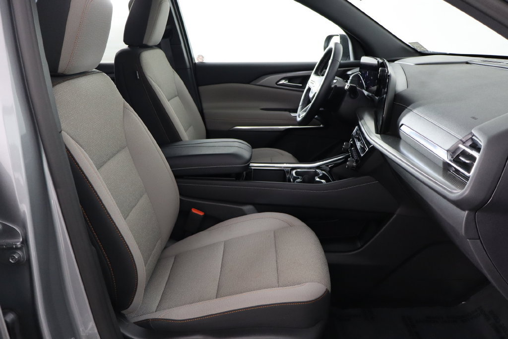 Used 2026 Chevrolet Traverse LT w/ Driver Confidence Package FWD image 19