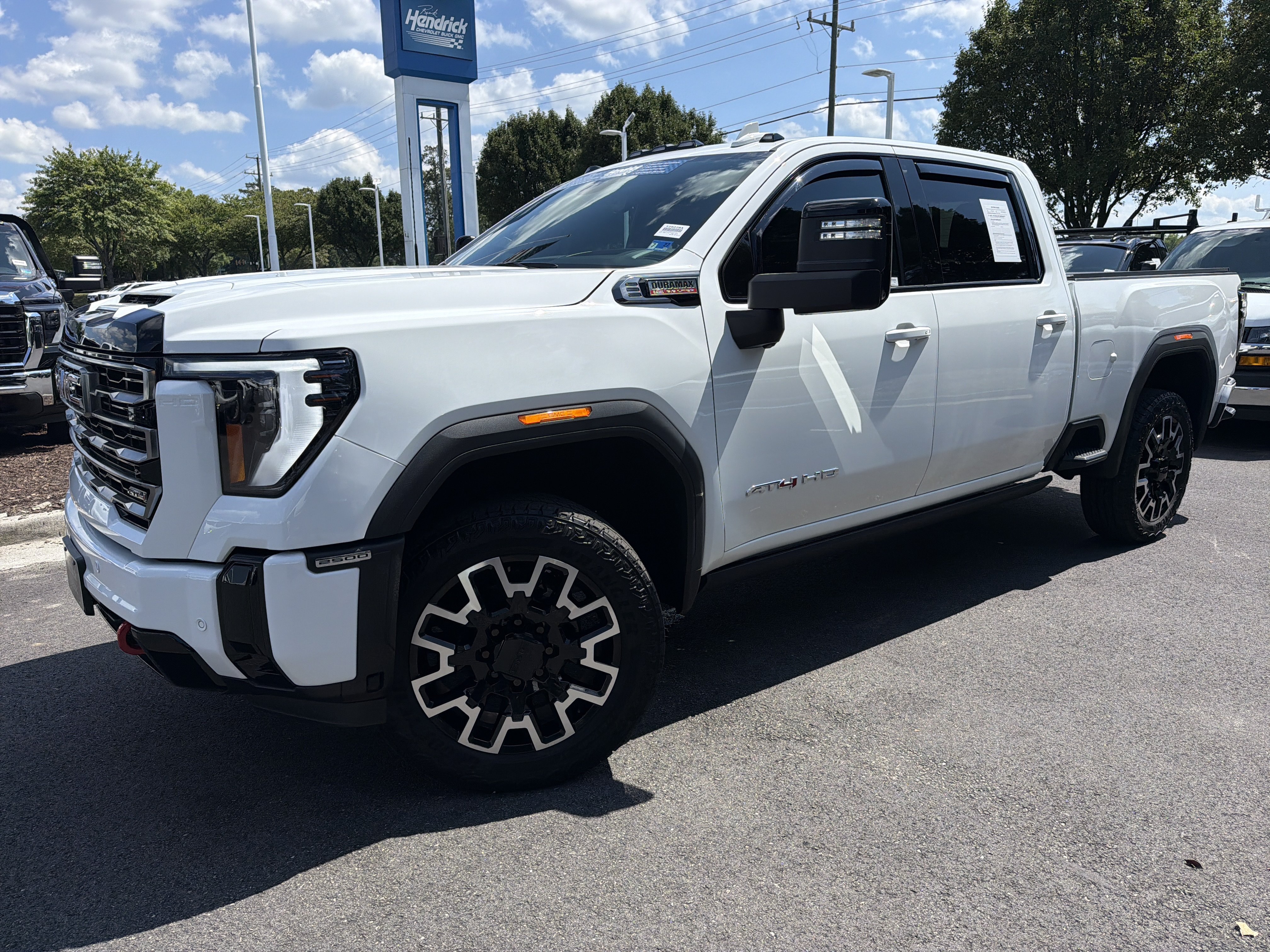 Used 2025 GMC Sierra 2500 AT4 w/ AT4 Premium Plus Package AWD/4WD image 5