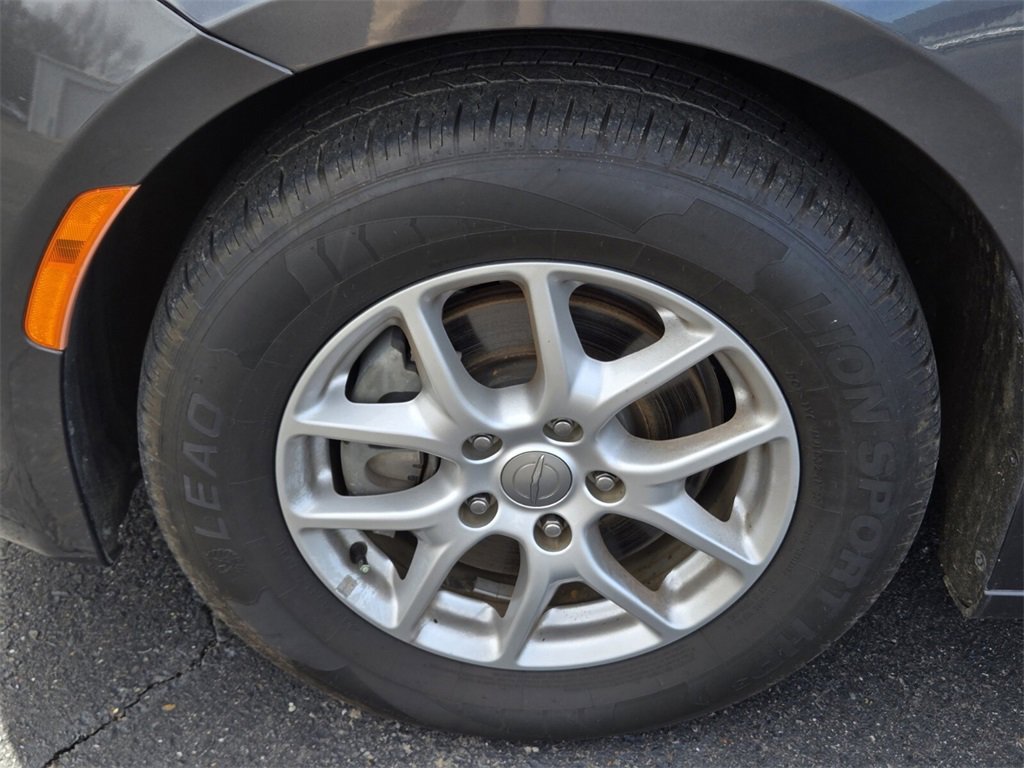 Used 2020 Chrysler Pacifica Touring-L image 9