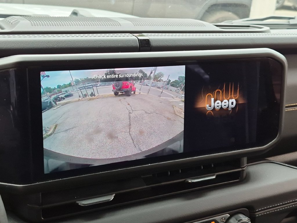 Used 2024 Jeep Wrangler Unlimited Sahara w/ Safety Group AWD/4WD image 14