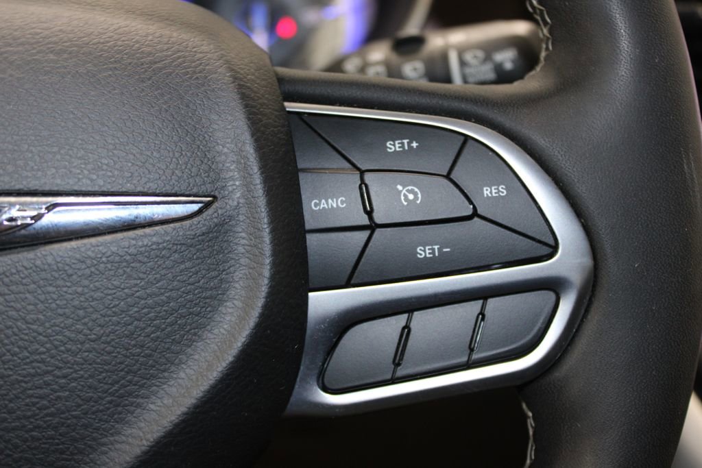 Used 2023 Chrysler Voyager LX image 31