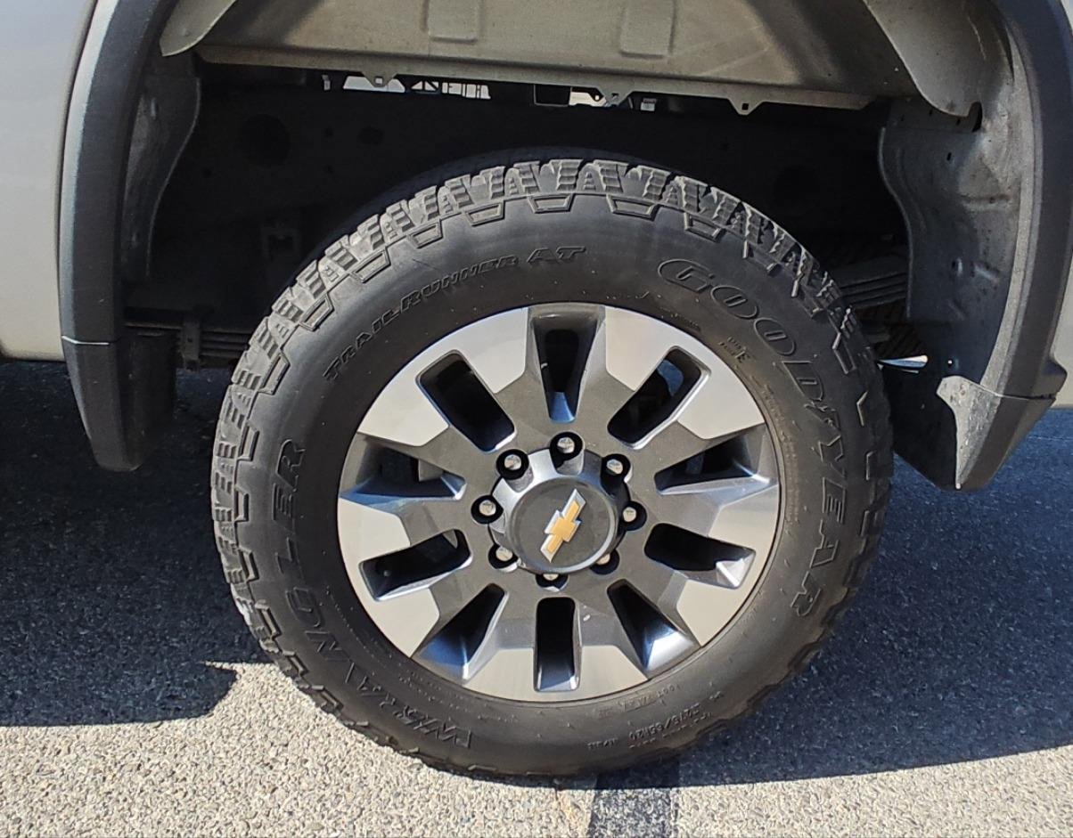 Used 2023 Chevrolet Silverado 2500 Custom w/ LPO, Dark Essentials Package RWD image 6
