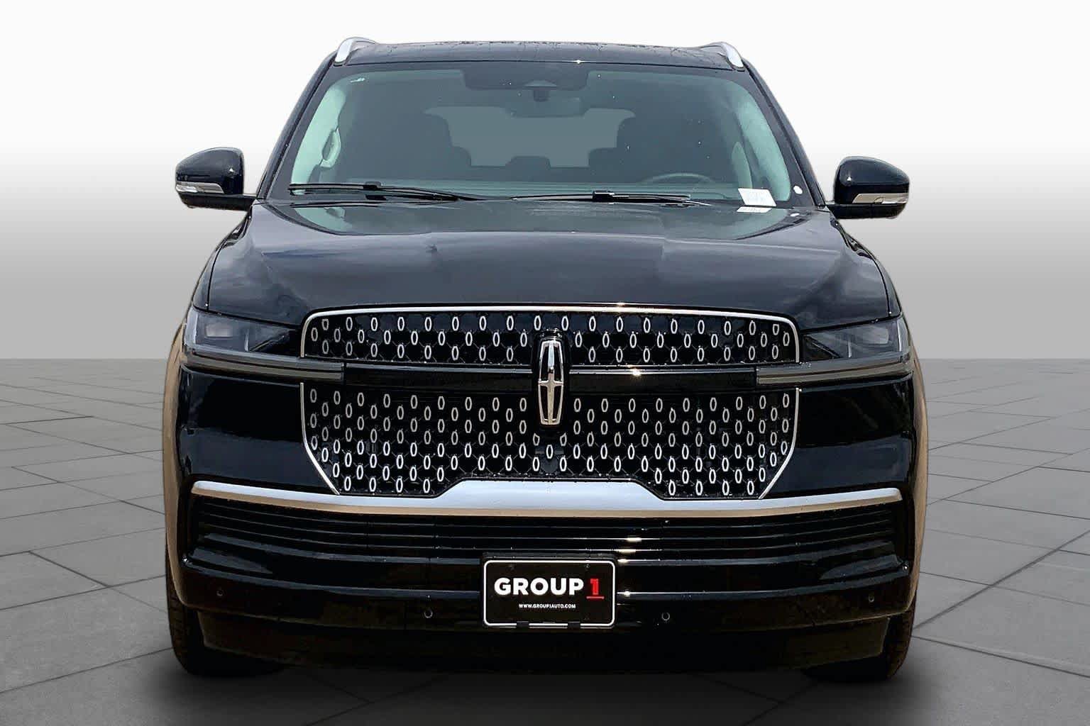 New 2026 Lincoln Navigator Reserve AWD/4WD image 3