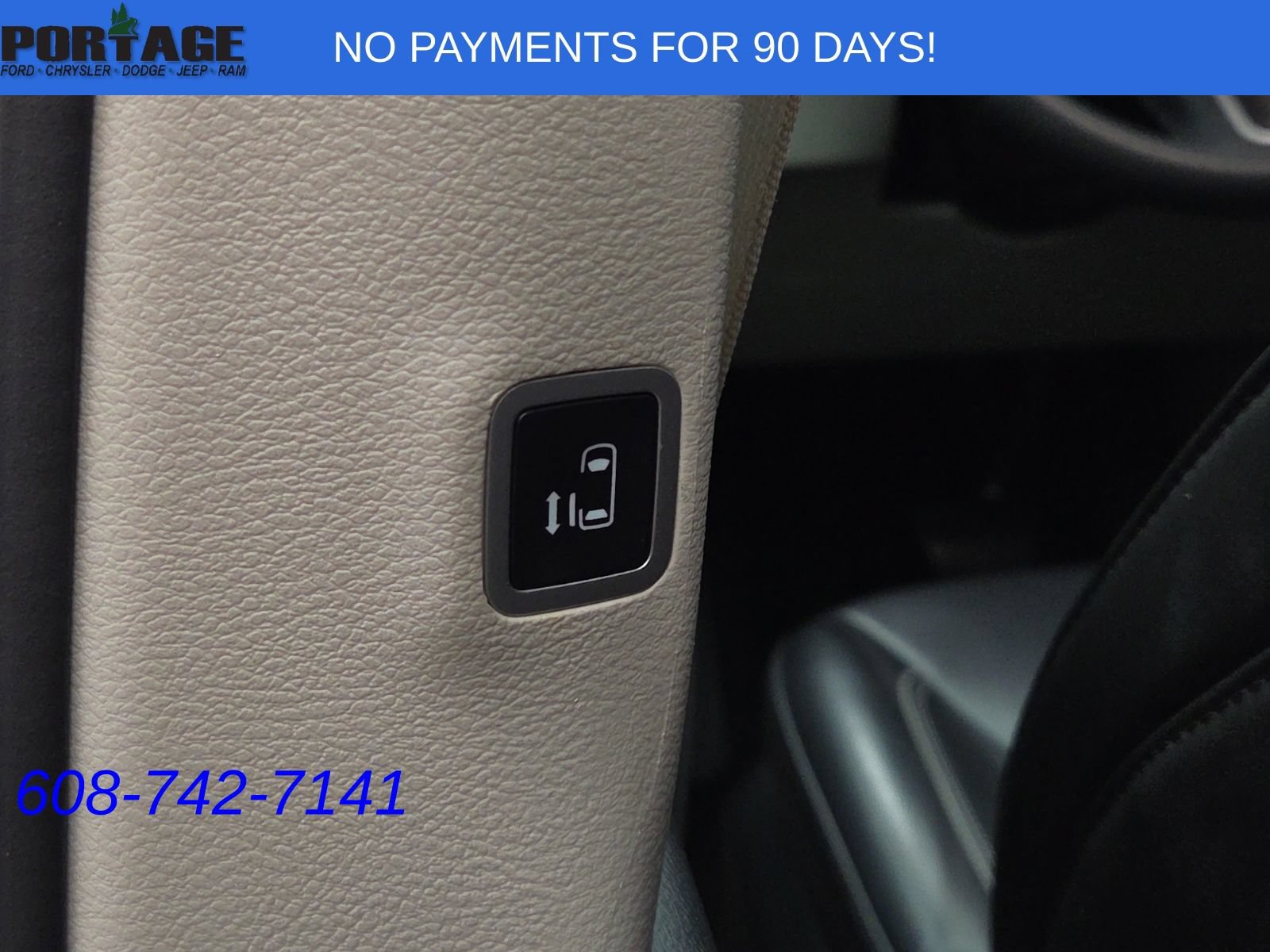 Used 2023 Chrysler Pacifica Touring-L FWD image 27