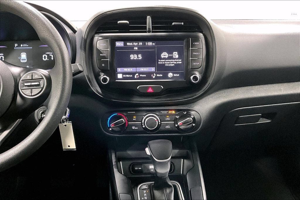 Used 2025 Kia Soul LX w/ LX Technology Package FWD image 7