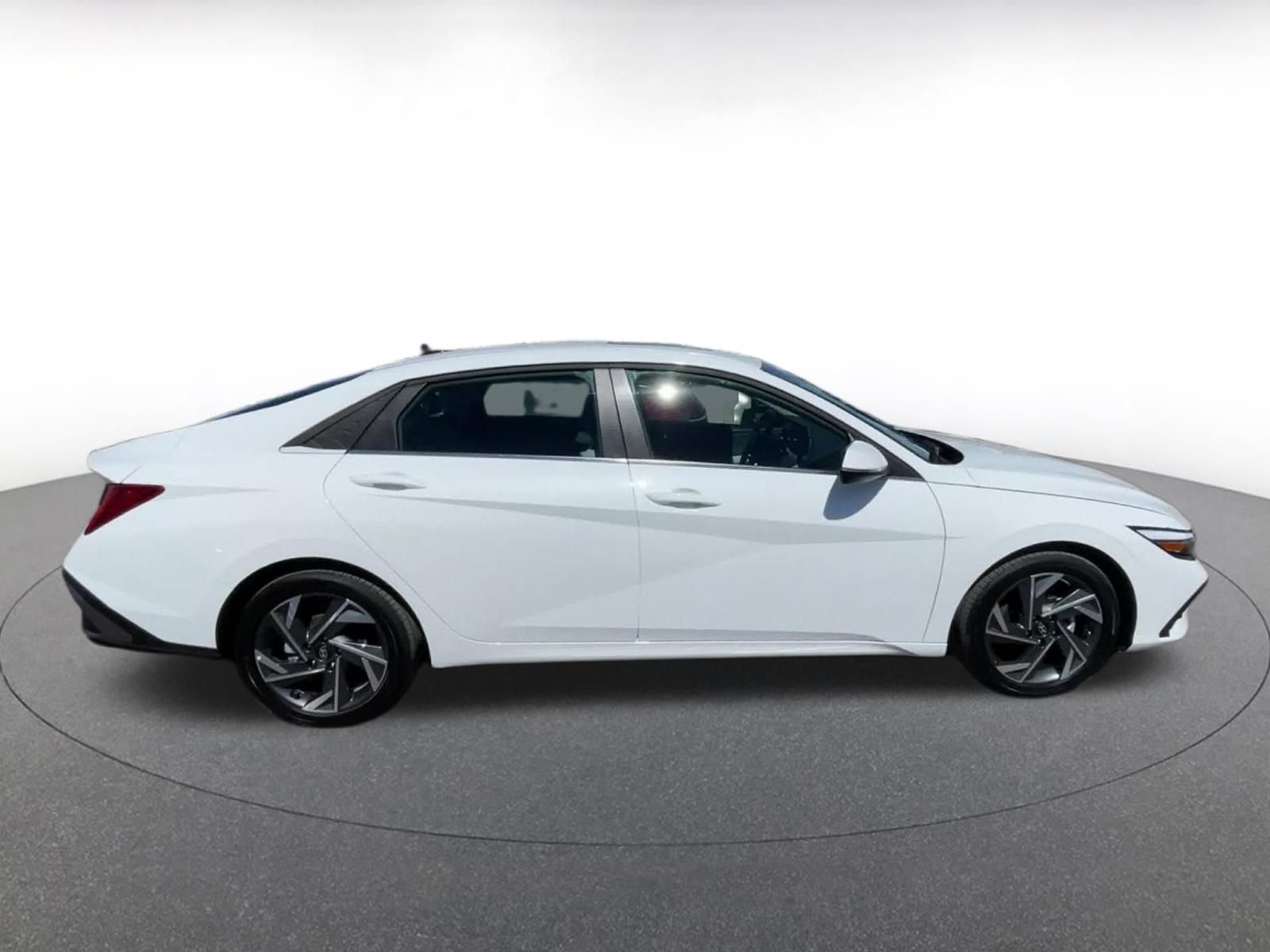 Used 2025 Hyundai Elantra Limited FWD image 15