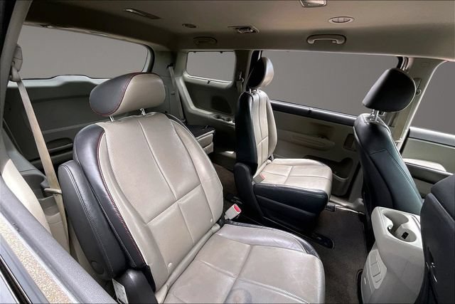 Used 2017 Kia Sedona LX w/ LX Essentials Premium Package FWD image 25