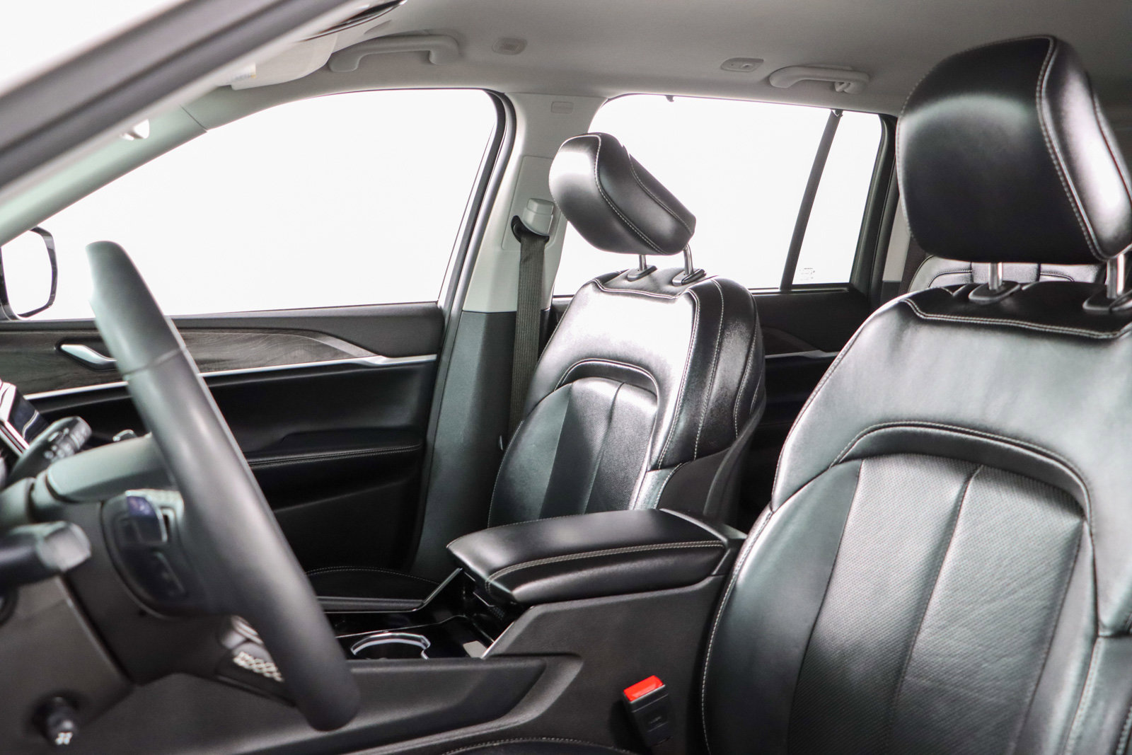 Used 2023 Jeep Grand Cherokee Limited w/ Luxury Tech Group II image 24