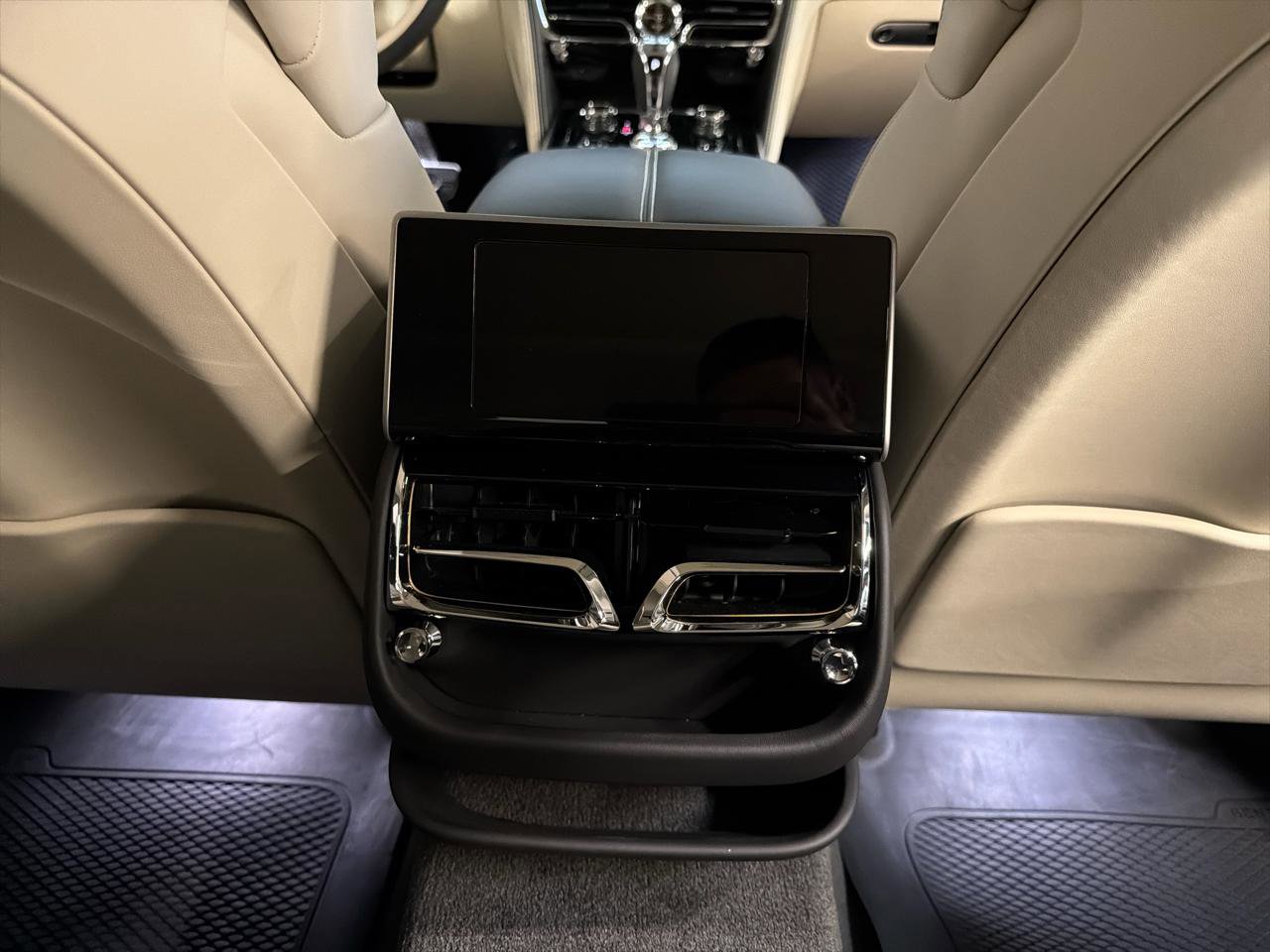 Used 2023 Bentley Flying Spur V8 AWD/4WD image 25