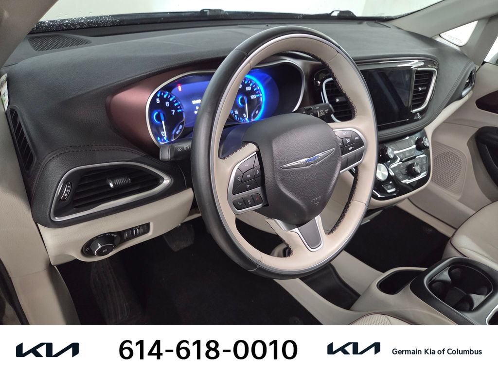 Used 2017 Chrysler Pacifica Limited w/ UConnect Theater Package FWD image 17