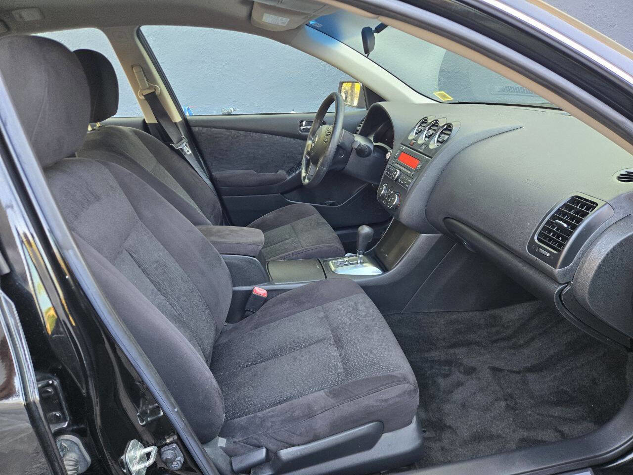 Used 2011 Nissan Altima 2.5 S FWD image 10