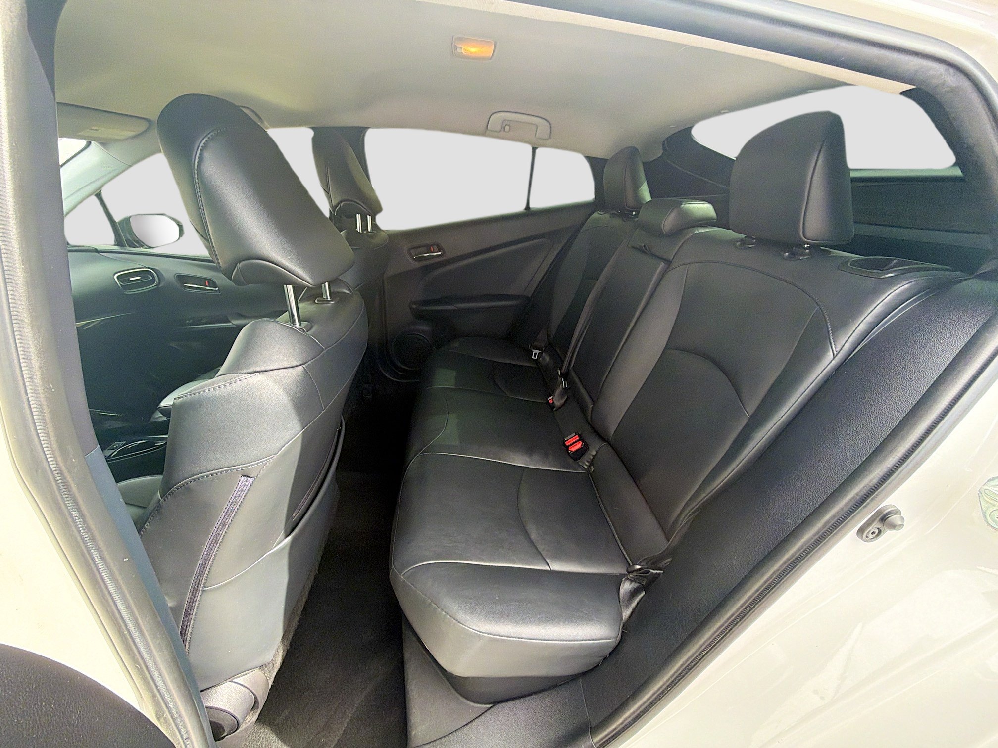 Used 2020 Toyota Prius XLE image 27