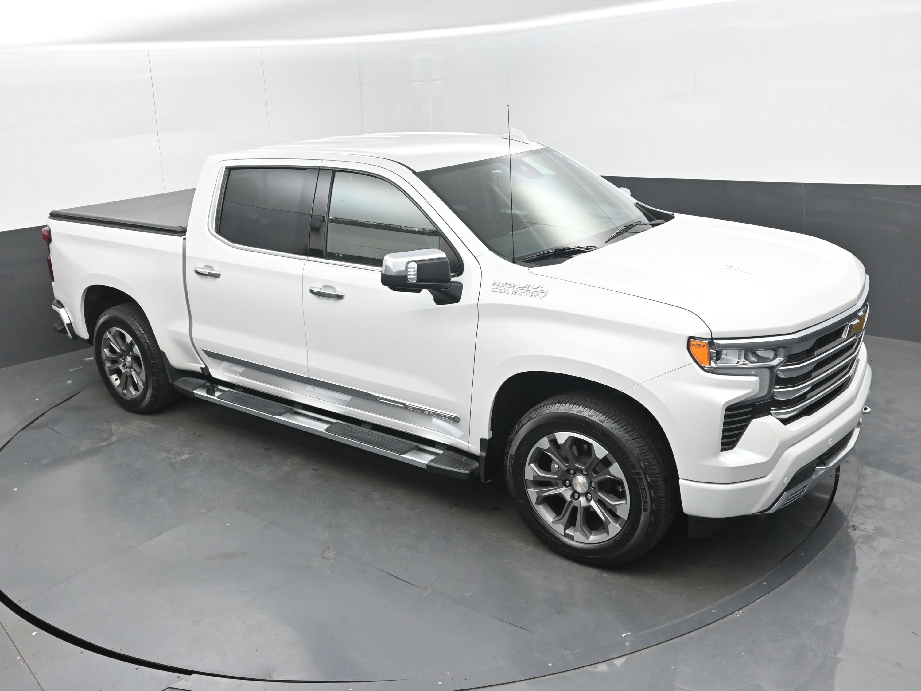Used 2024 Chevrolet Silverado 1500 High Country w/ Z71 Off-Road Package AWD/4WD image 35