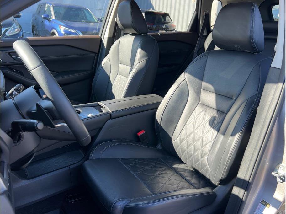 Used 2022 Nissan Rogue Platinum w/ Head-Up Display Package image 8