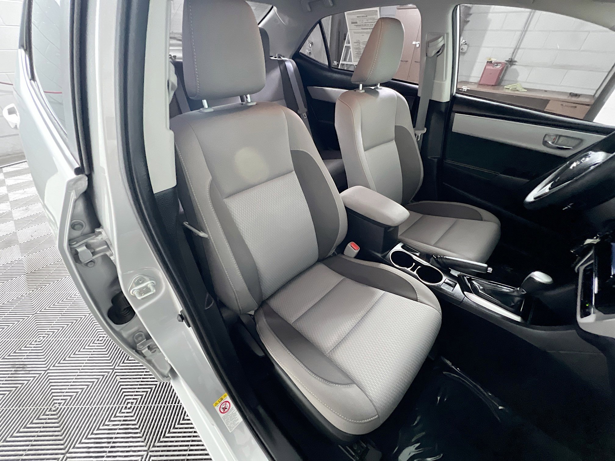 Used 2019 Toyota Corolla LE FWD image 29