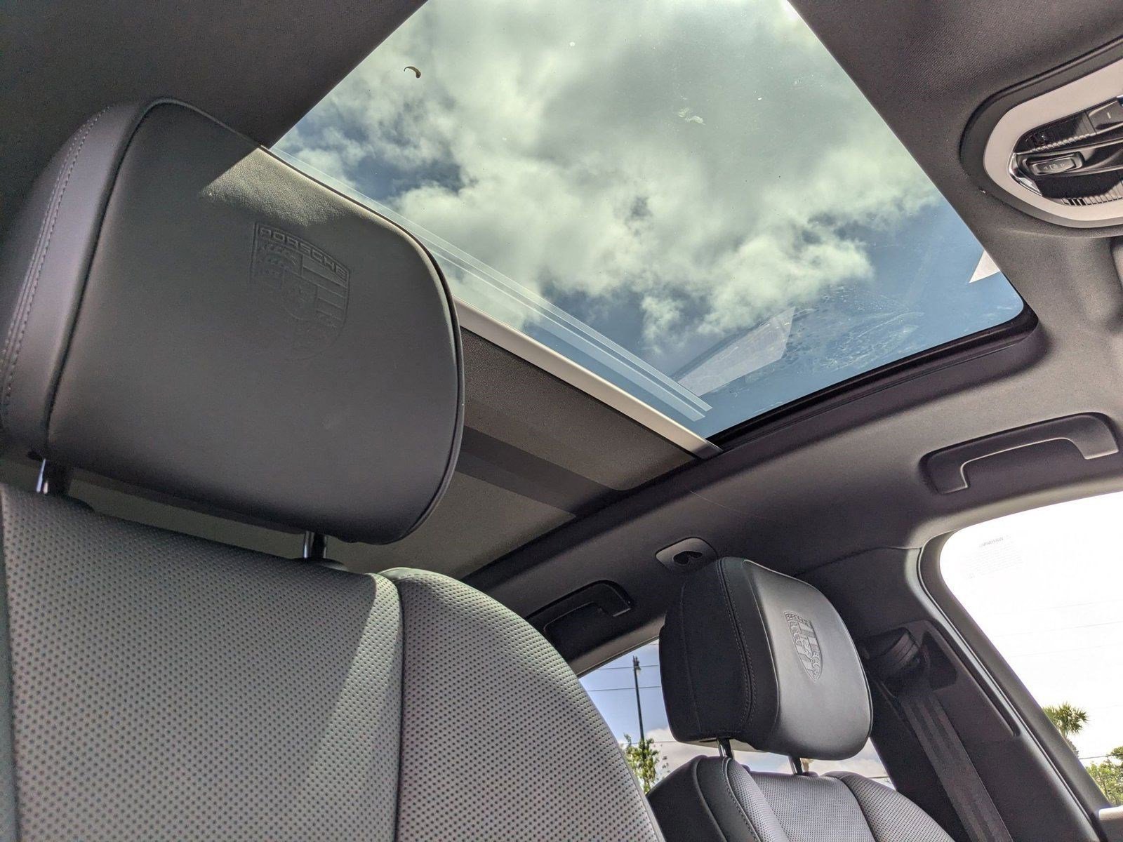 Certified 2025 Porsche Macan image 28