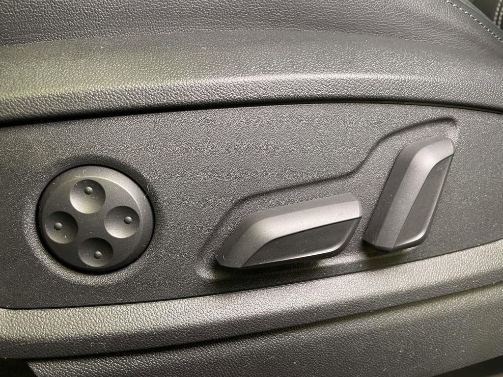 Certified 2025 Audi Q5 2.0T Premium Plus w/ Premium Plus Package image 17