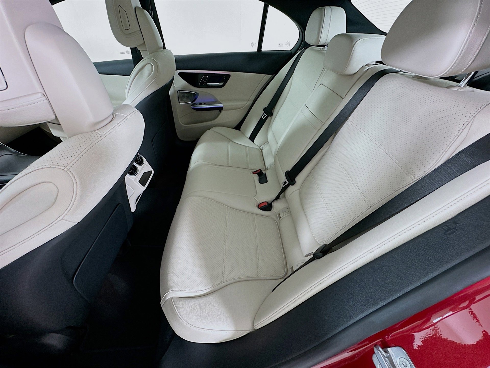 Used 2025 Mercedes-Benz C 300 Sedan image 27