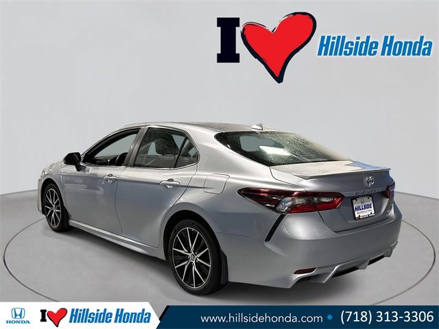 Used 2022 Toyota Camry SE image 4