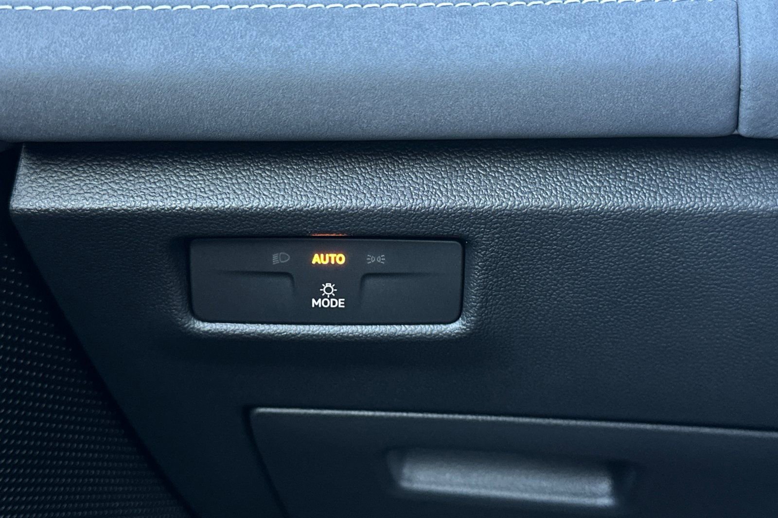 New 2026 Volkswagen Tiguan SE R-Line FWD image 23