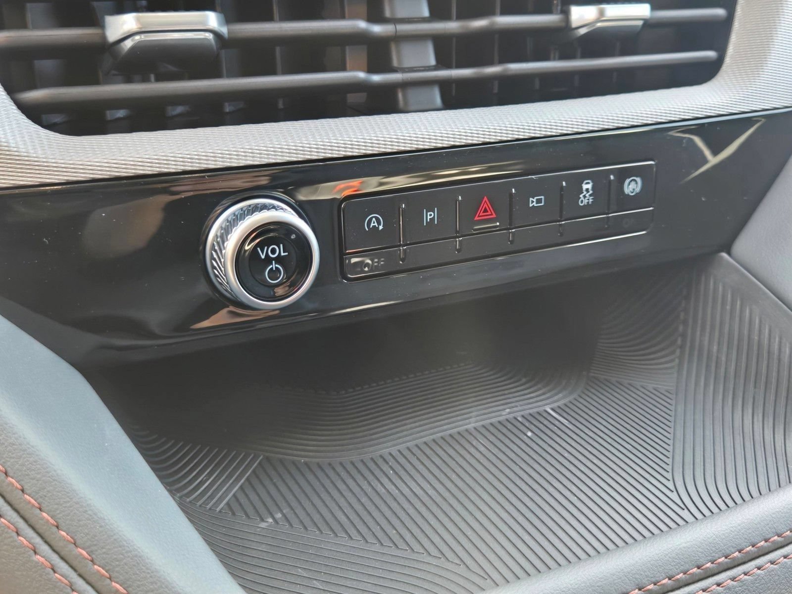 New 2026 Ford Explorer Active RWD image 20