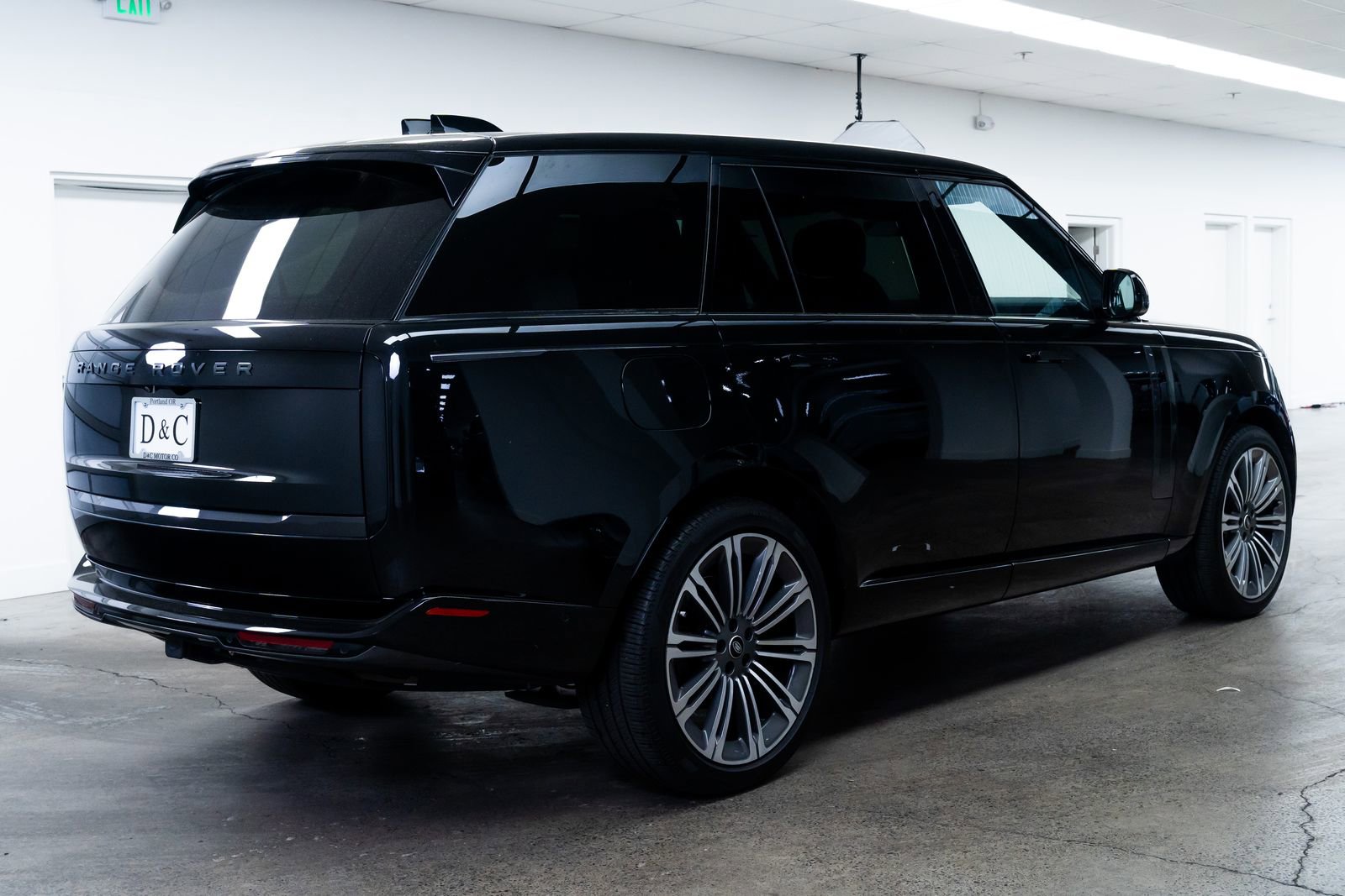 Used 2025 Land Rover Range Rover Long Wheelbase SE AWD/4WD image 6