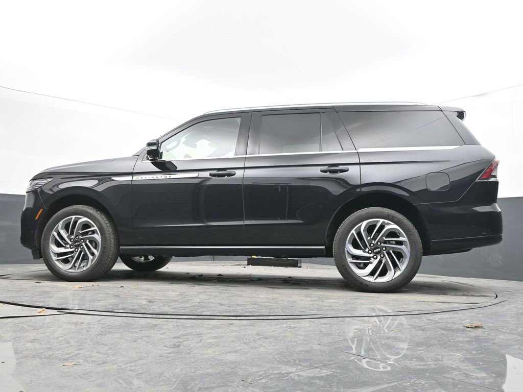 Used 2025 Lincoln Navigator Reserve image 50