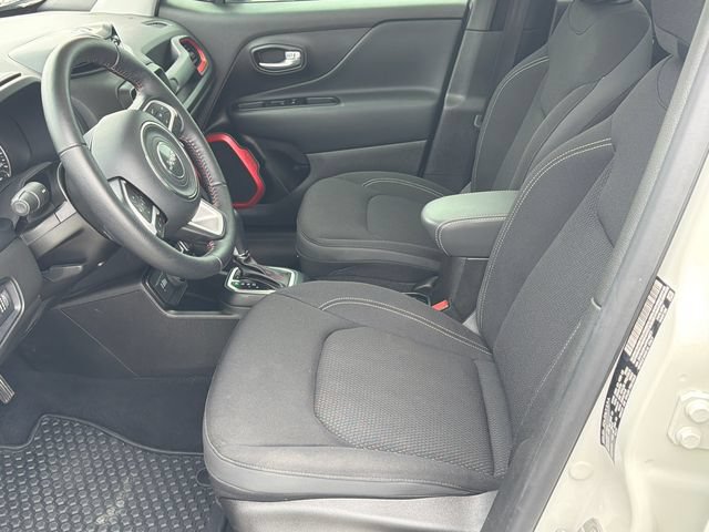Used 2023 Jeep Renegade Latitude w/ Sun/Sound Group AWD/4WD image 9