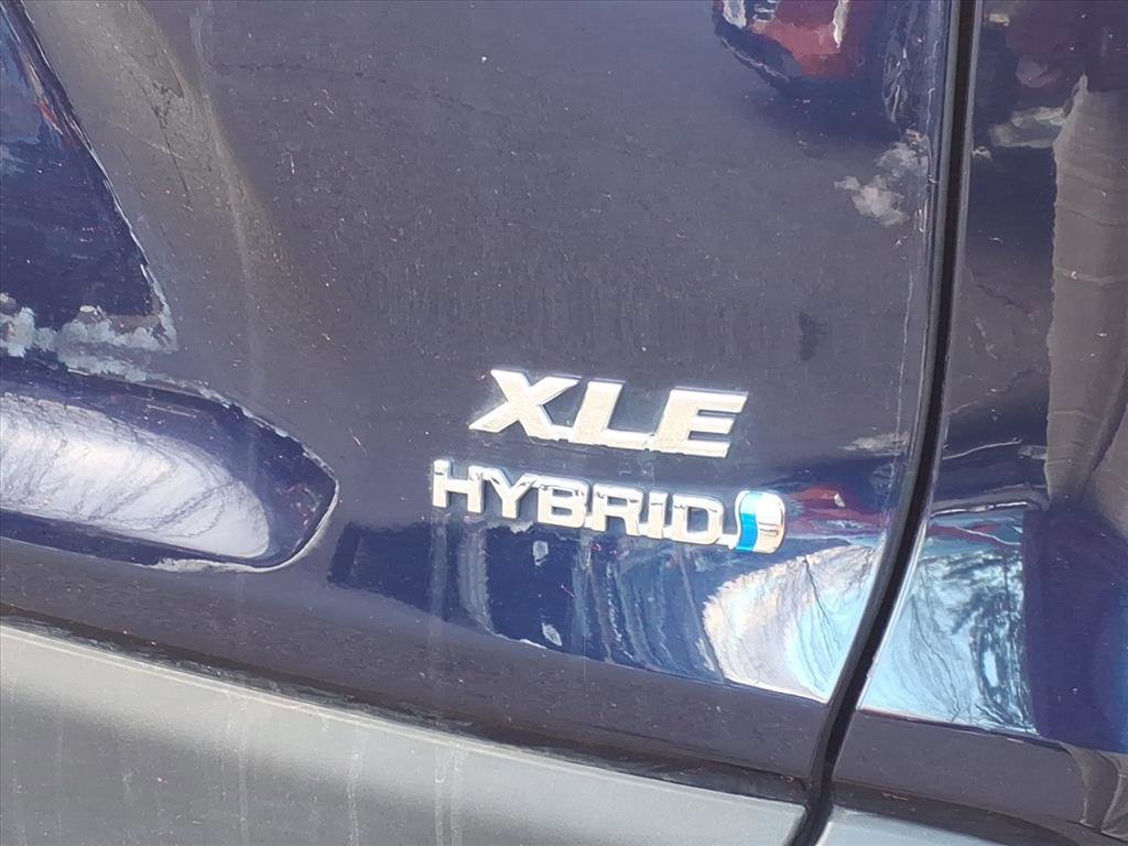 Used 2024 Toyota RAV4 XLE w/ Convenience Package image 7