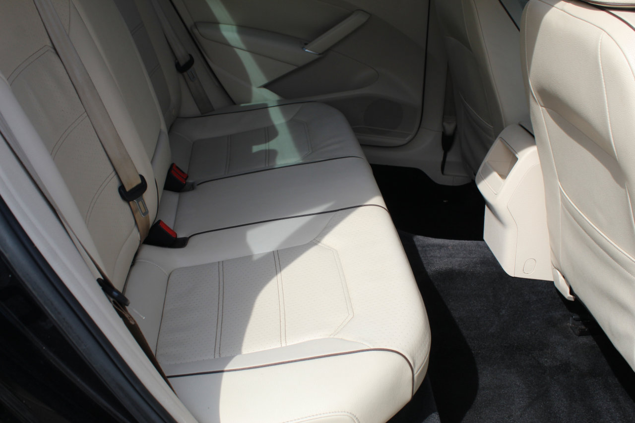 Used 2017 Volkswagen Passat 1.8T R-Line image 13