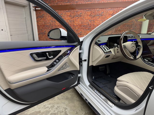 Used 2025 Mercedes-Benz S 580e S 580e image 9