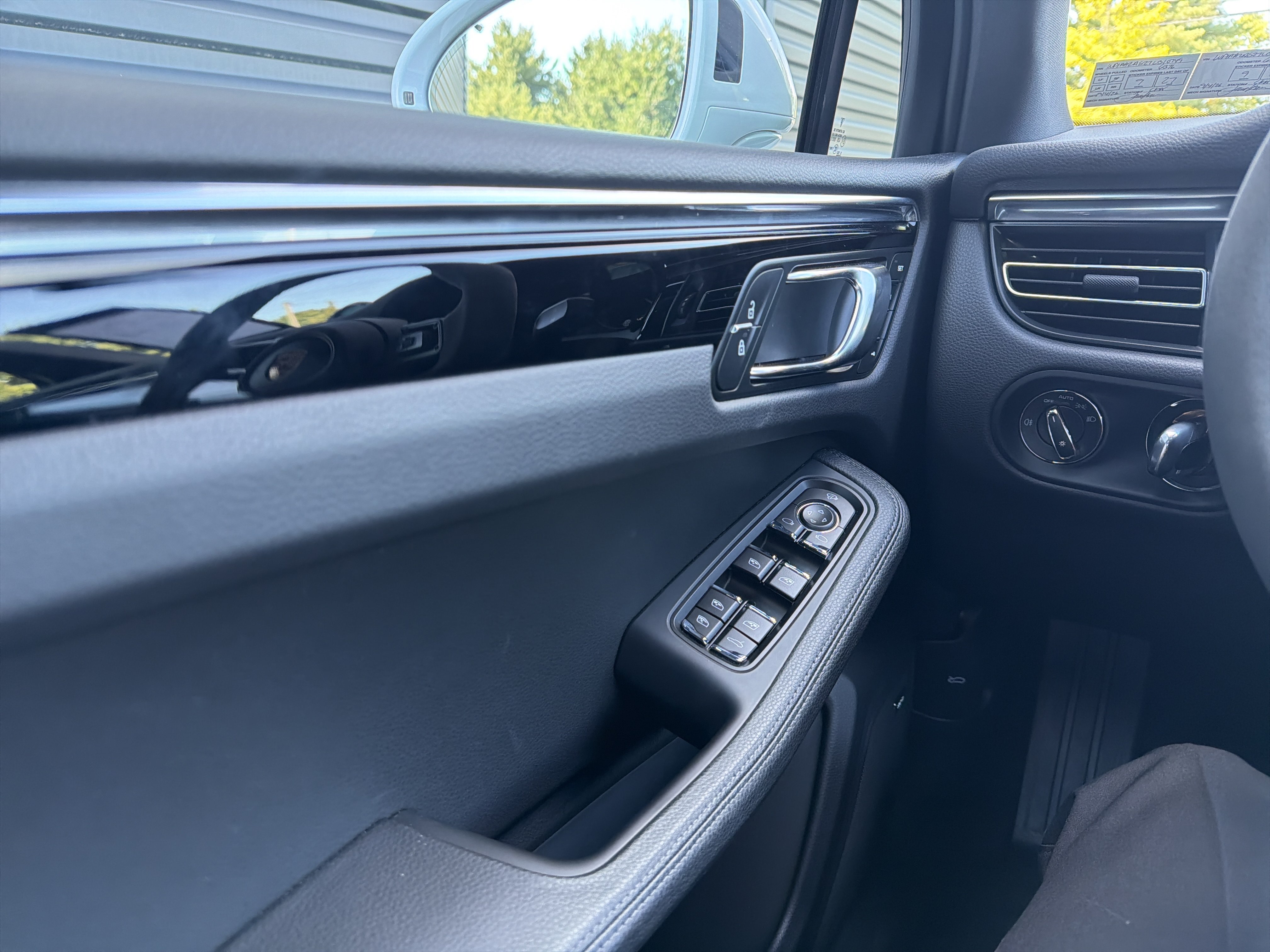 New 2026 Porsche Macan AWD/4WD image 3