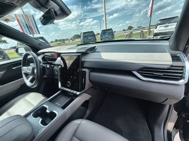 Used 2026 GMC Acadia Elevation w/ Elevation Premium Package FWD image 28