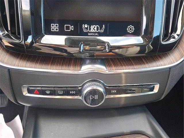 Certified 2023 Volvo XC60 B6 Ultimate w/ Protection Package Premier image 17