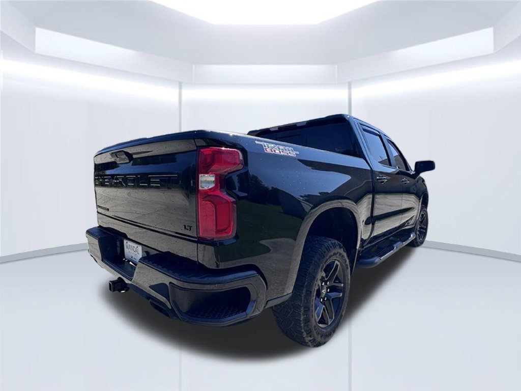 Used 2020 Chevrolet Silverado 1500 LT Trail Boss w/ Midnight Edition AWD/4WD image 3