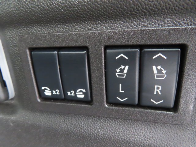 Certified 2025 Chevrolet Suburban Premier image 35