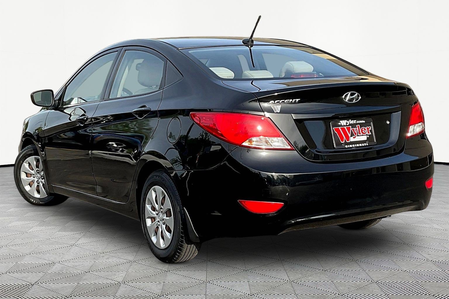 Used 2016 Hyundai Accent SE FWD image 4