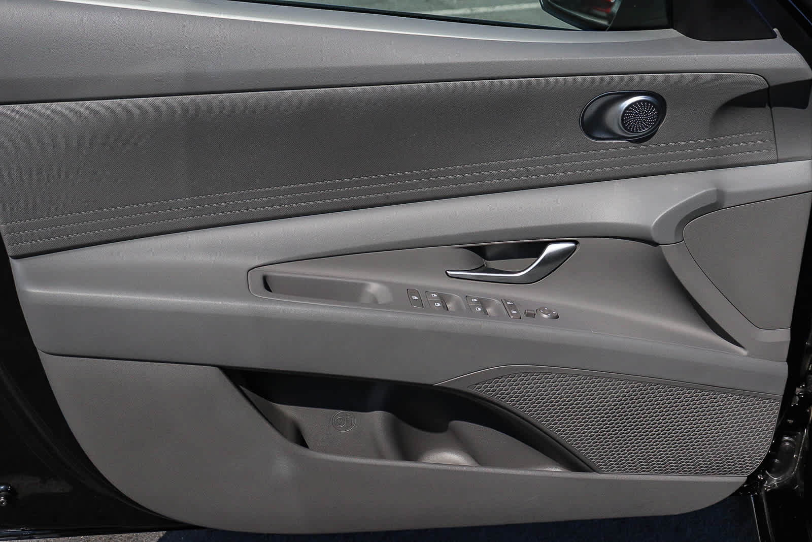Used 2025 Hyundai Elantra SE w/ Cargo Package FWD image 28