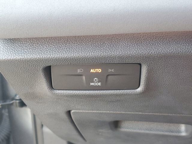 Certified 2025 Volkswagen Tiguan SE R-Line image 31