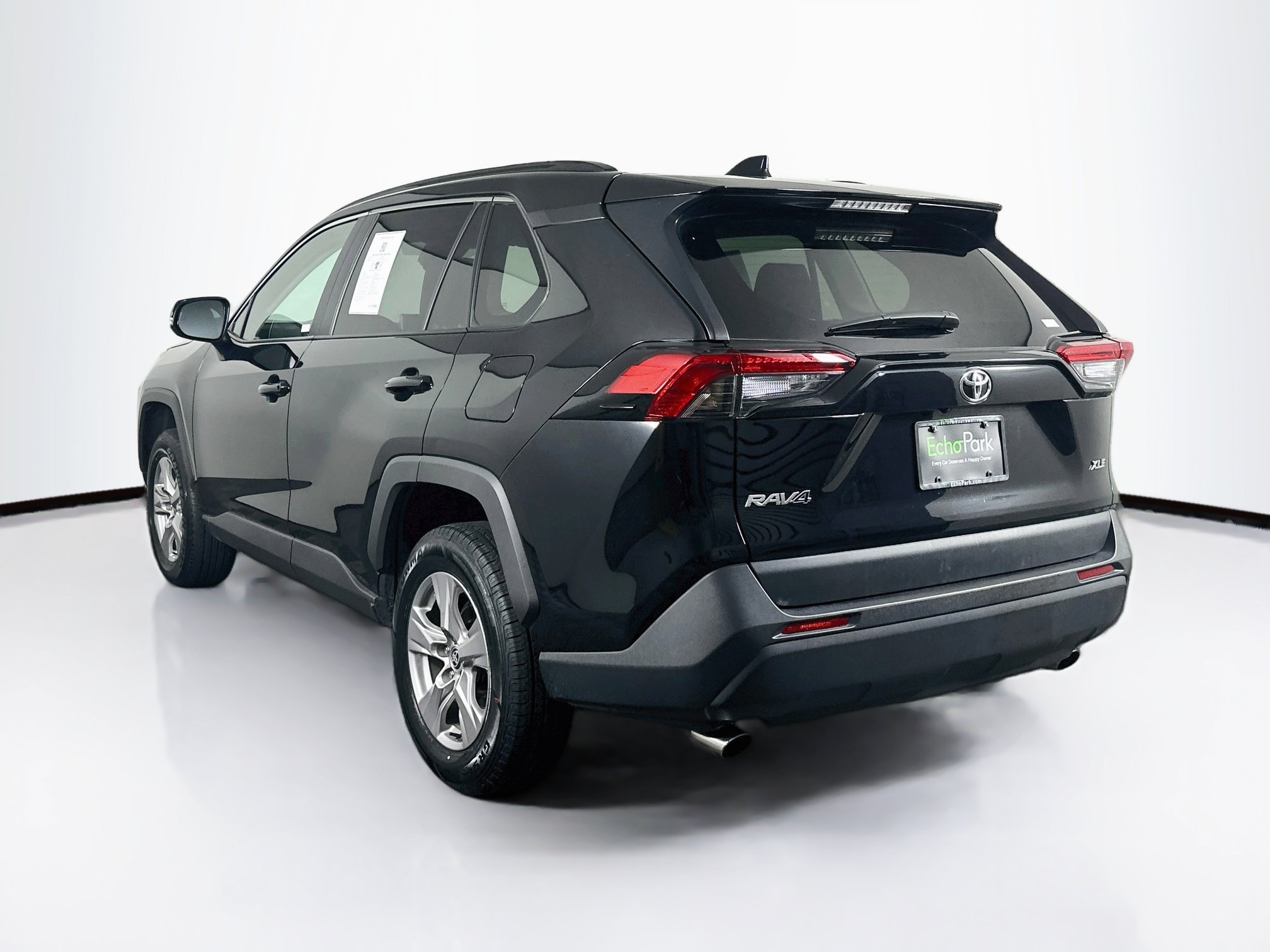 Used 2025 Toyota RAV4 XLE FWD image 5