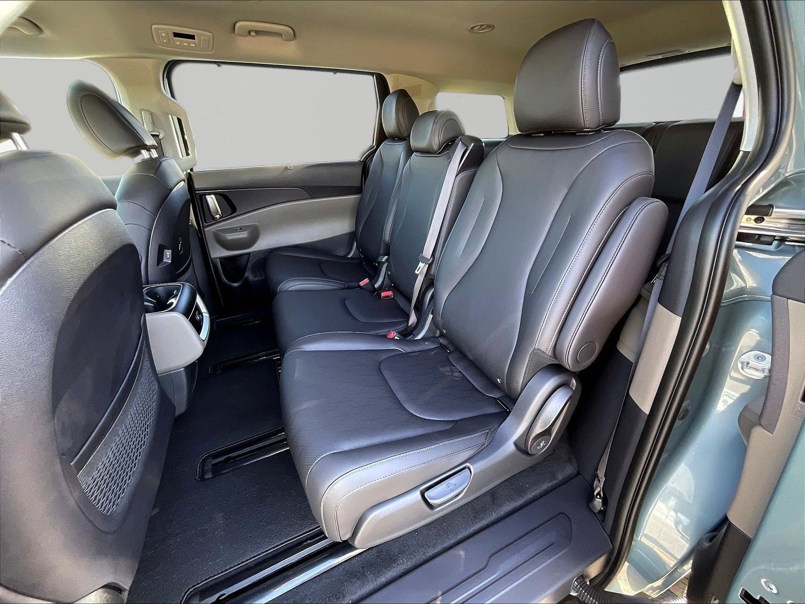 New 2027 Kia Carnival EX FWD image 18