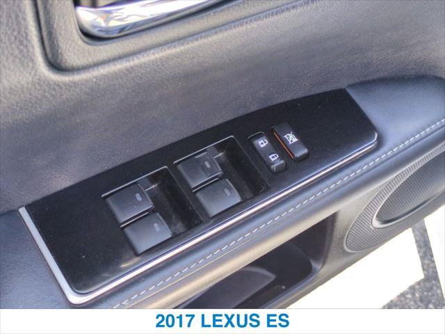 Used 2017 Lexus ES 350 w/ Premium Package FWD image 13