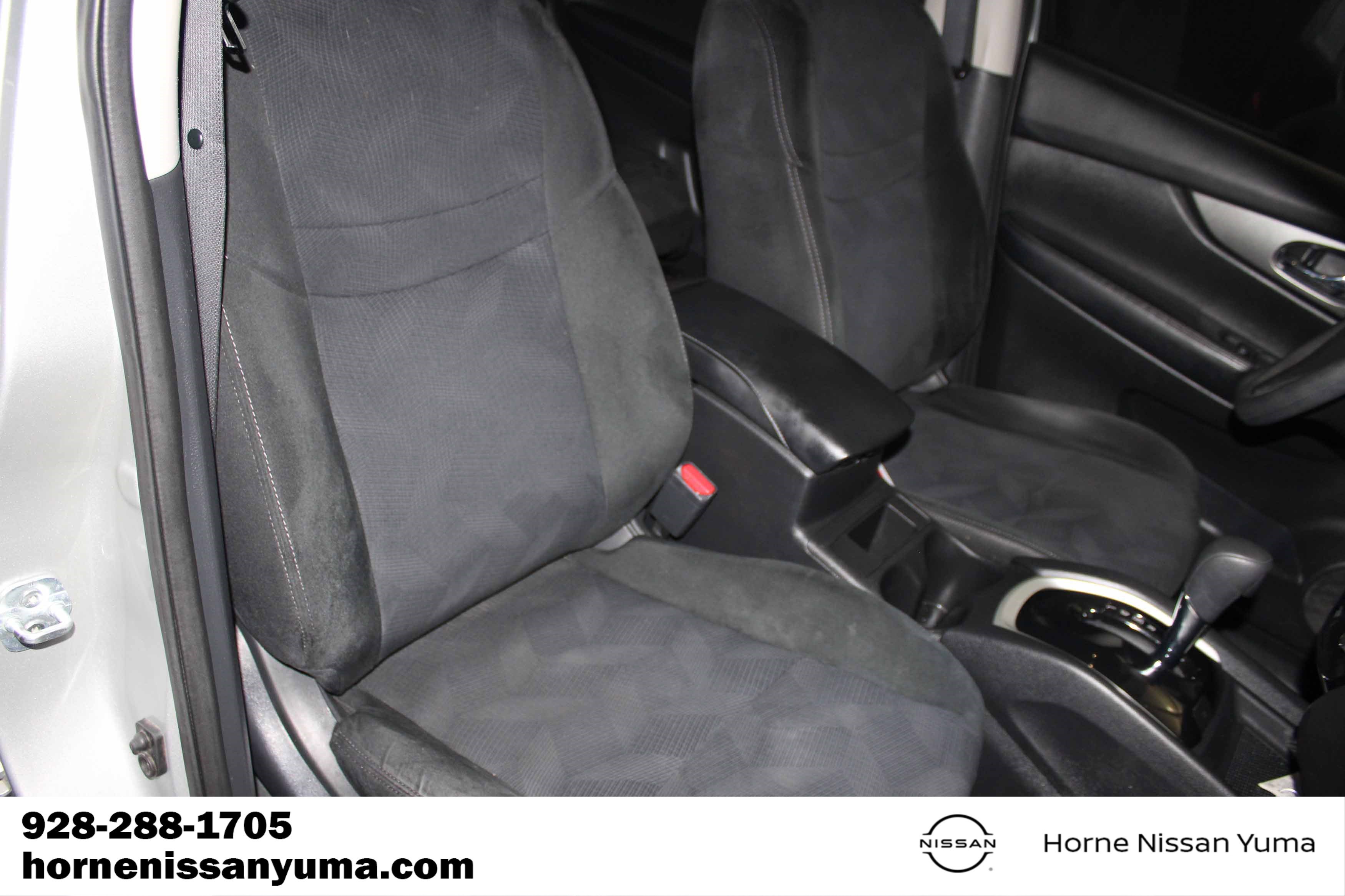 Used 2016 Nissan Rogue SV w/ SV Moonroof Package FWD image 6